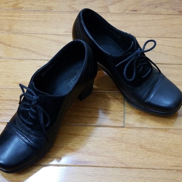 Clarks Shoes - Clarks bendables lace up dress shoe sz 6.5